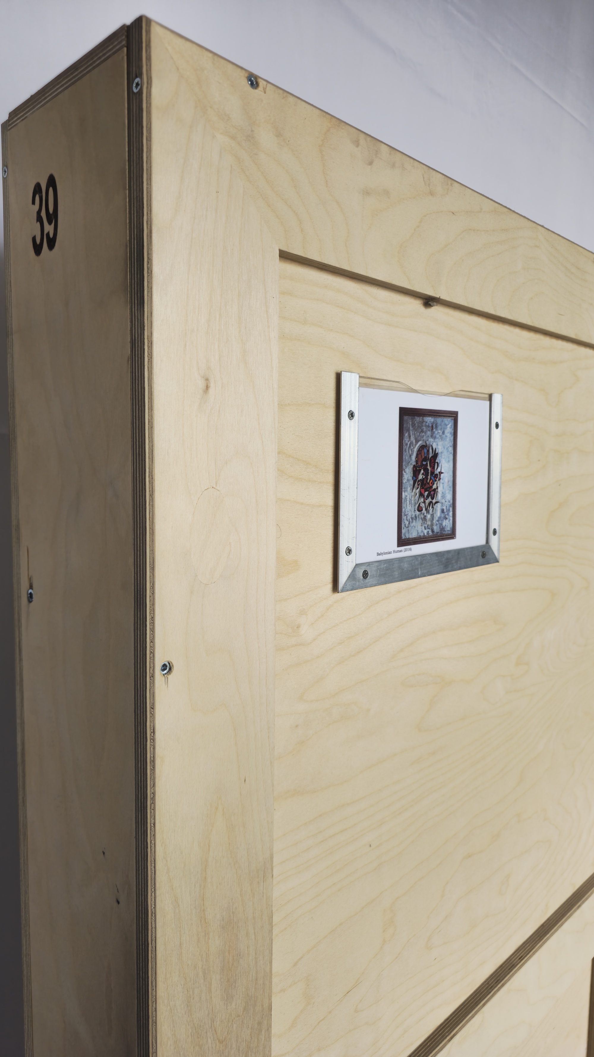 Marquages d’identification sur la caisse pour Humain babylonien, 2008
